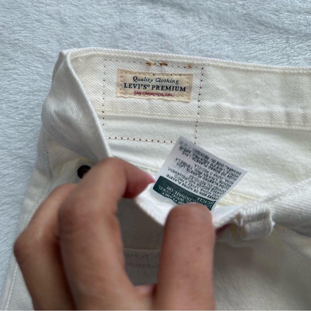 Levi’s Premium 501 White Cutoff Denim Shorts Mid Rise Frayed Hem NWT - Picture 5 of 7